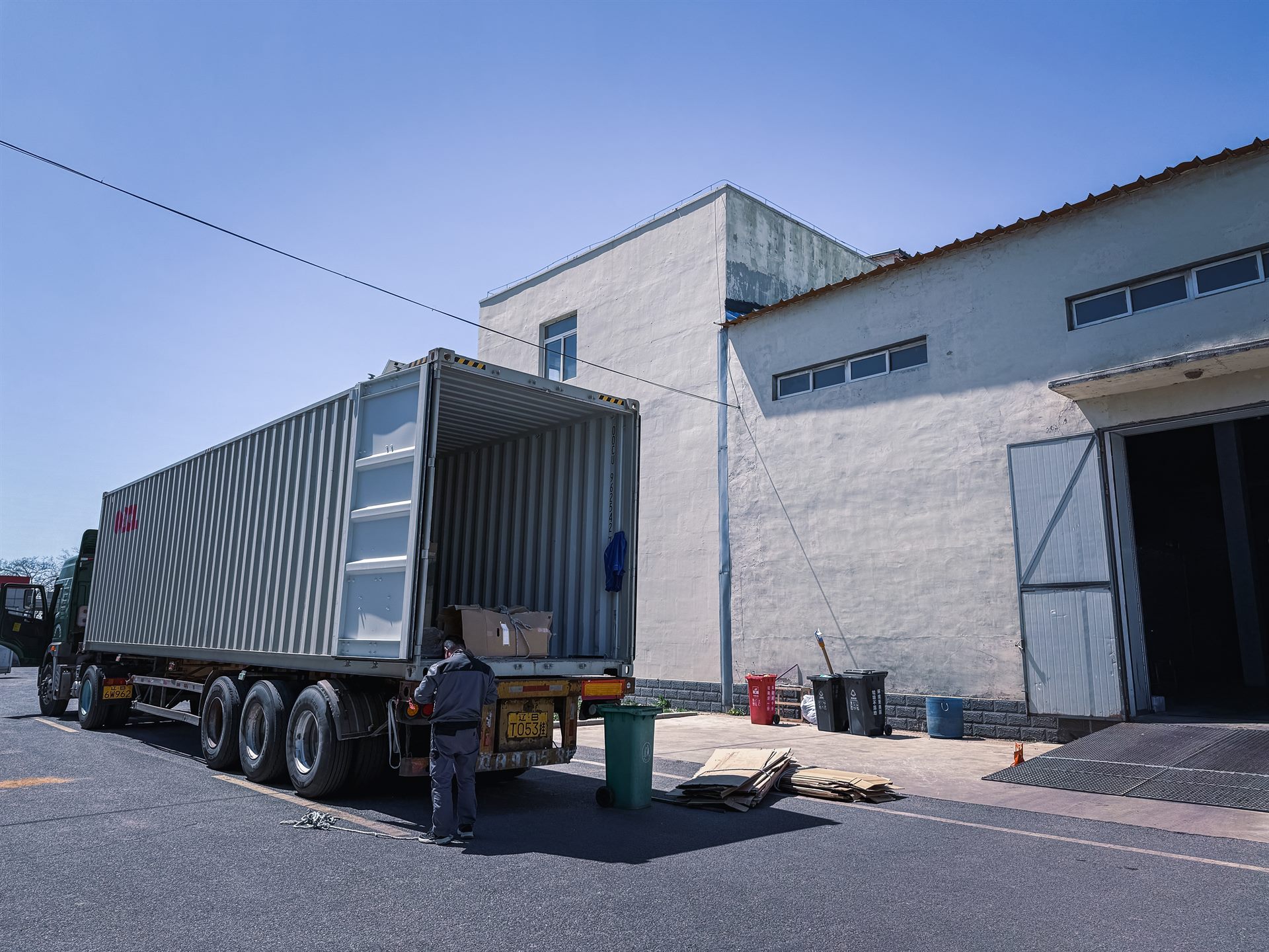 Large piano storage and inventory facility